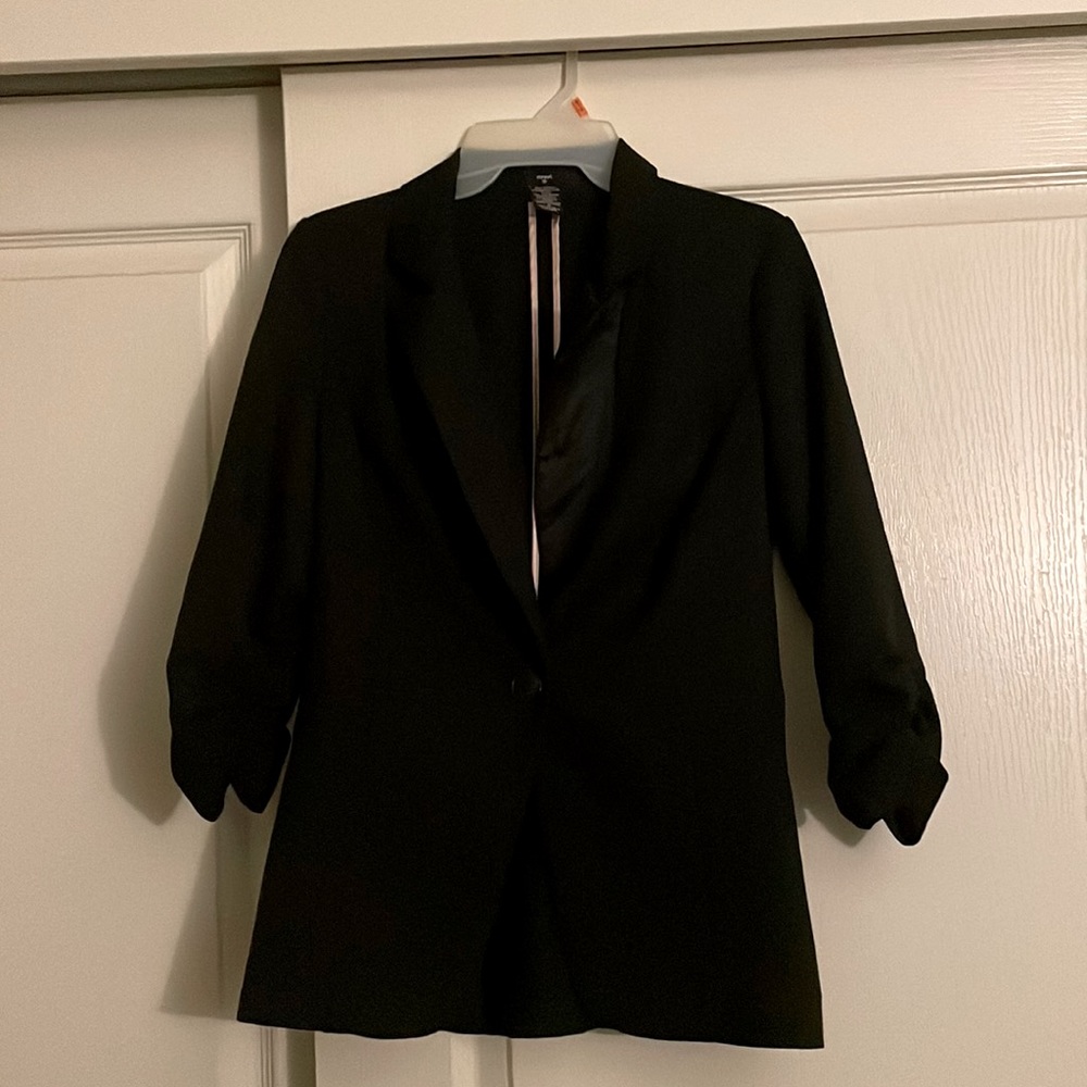 3/4 sleeve black blazer in M